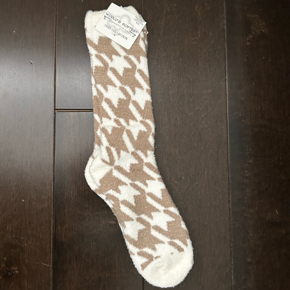 NWT World’s Softest socks houndstooth print